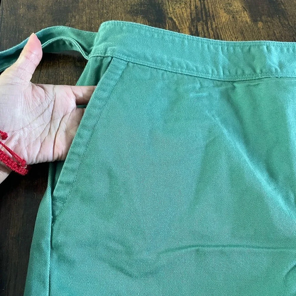 Vineyard Vines blue/green skort  - Picture 5 of 10